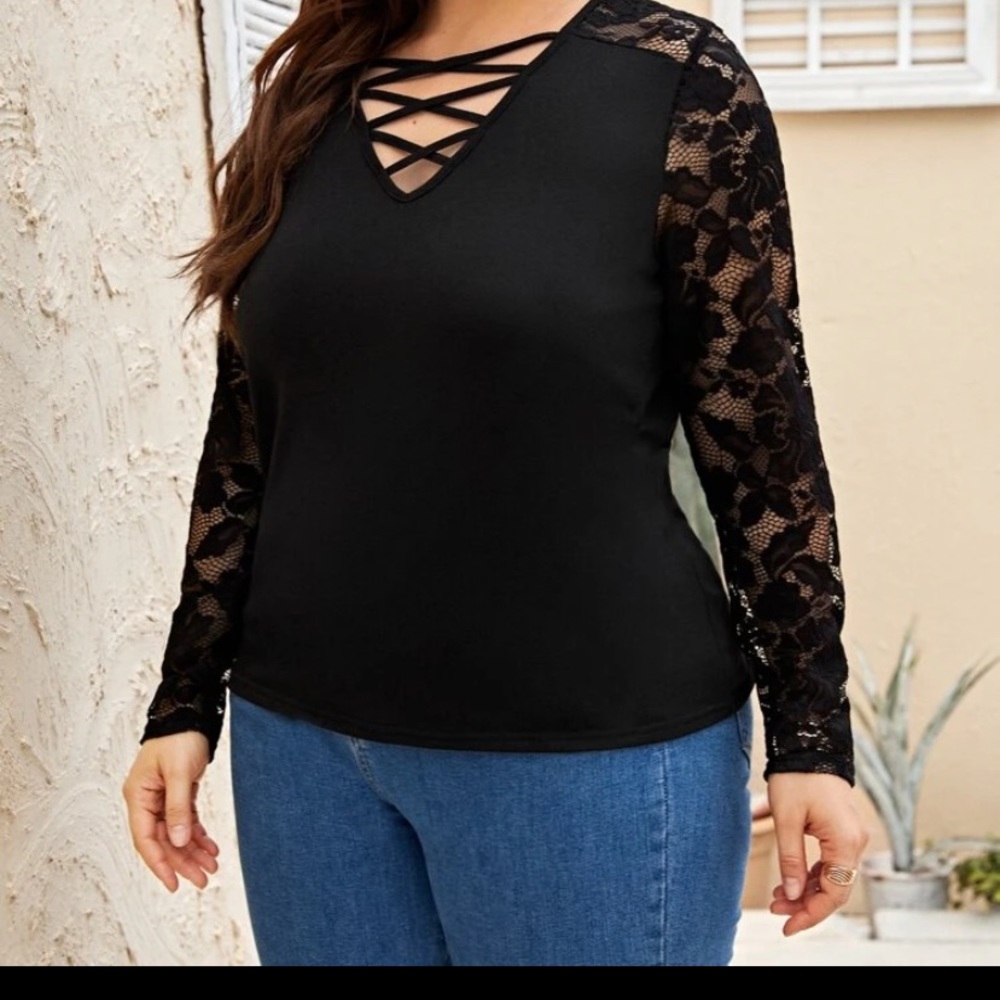 Plus Size Criss Cross Neck Contrast Lace Tee